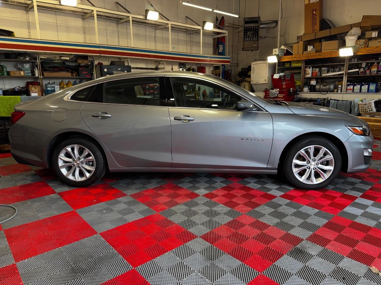 Chevrolet Malibu Vehicle Full-screen Gallery Image 08
