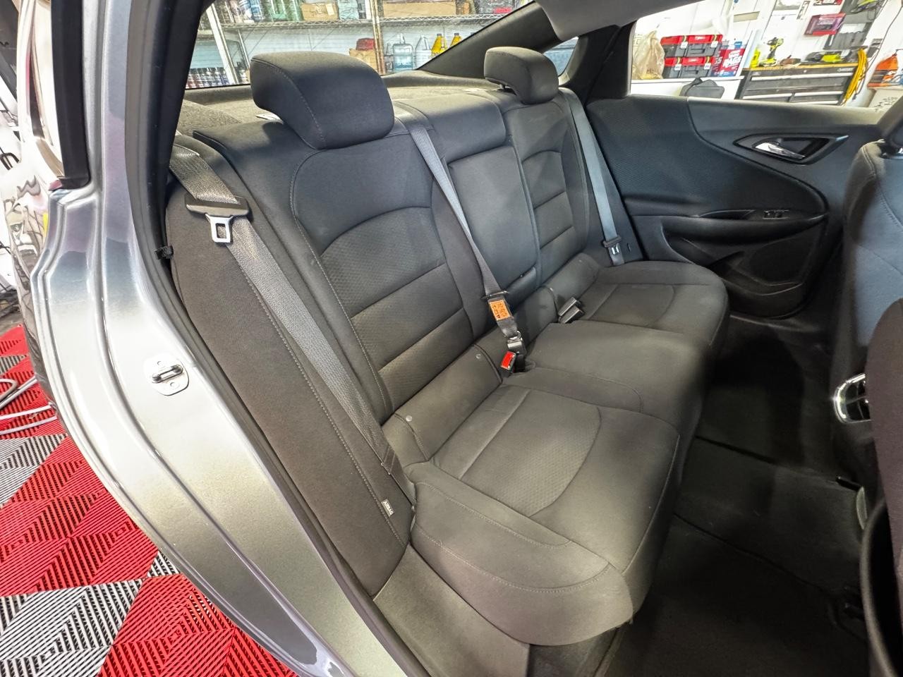 Chevrolet Malibu Vehicle Full-screen Gallery Image 10
