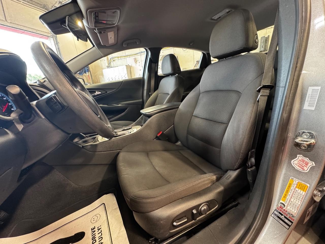 Chevrolet Malibu Vehicle Full-screen Gallery Image 14