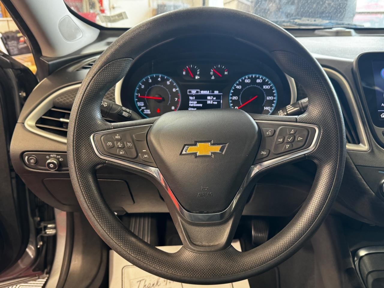 Chevrolet Malibu Vehicle Full-screen Gallery Image 16