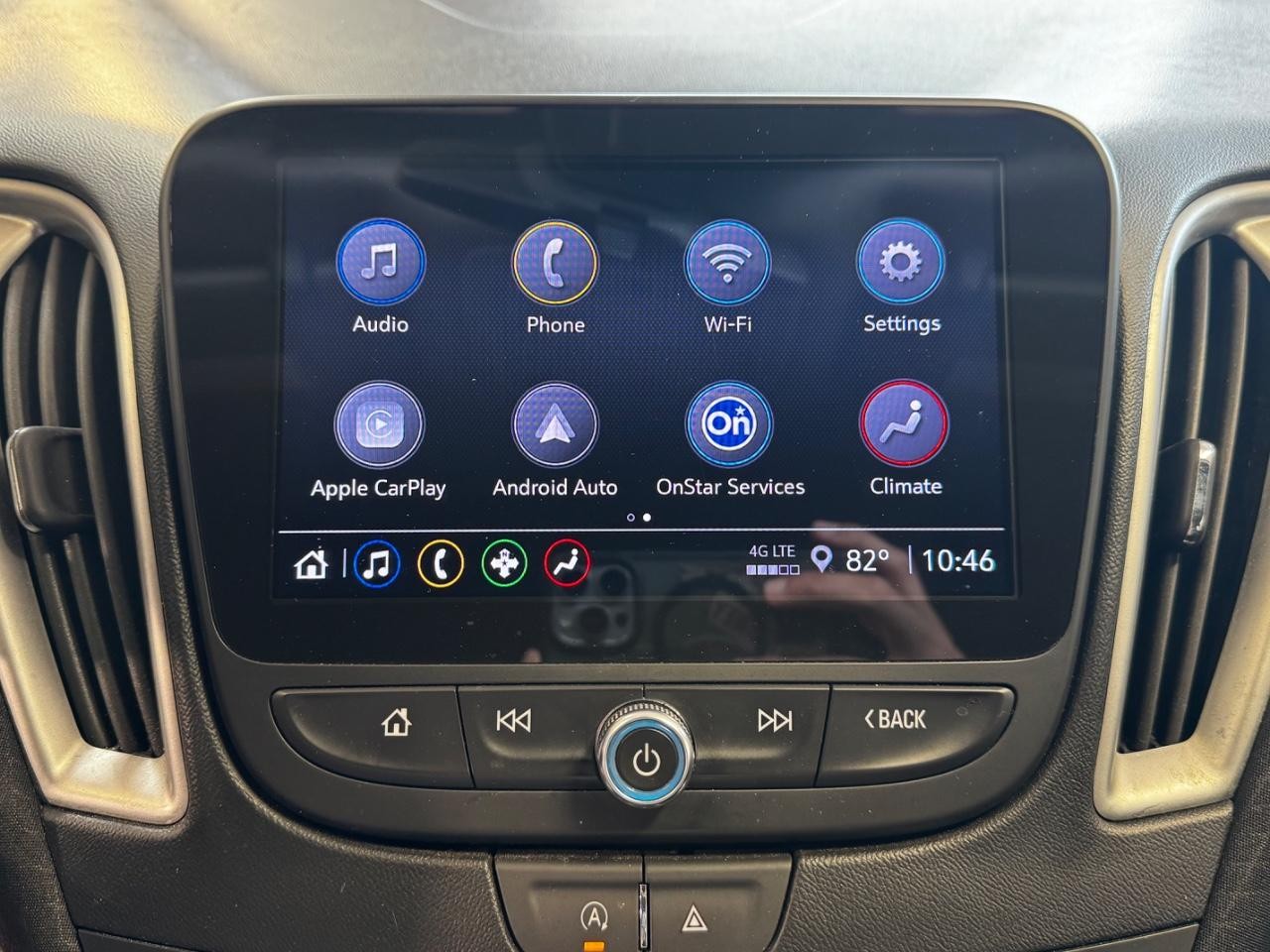 Chevrolet Malibu Vehicle Full-screen Gallery Image 18