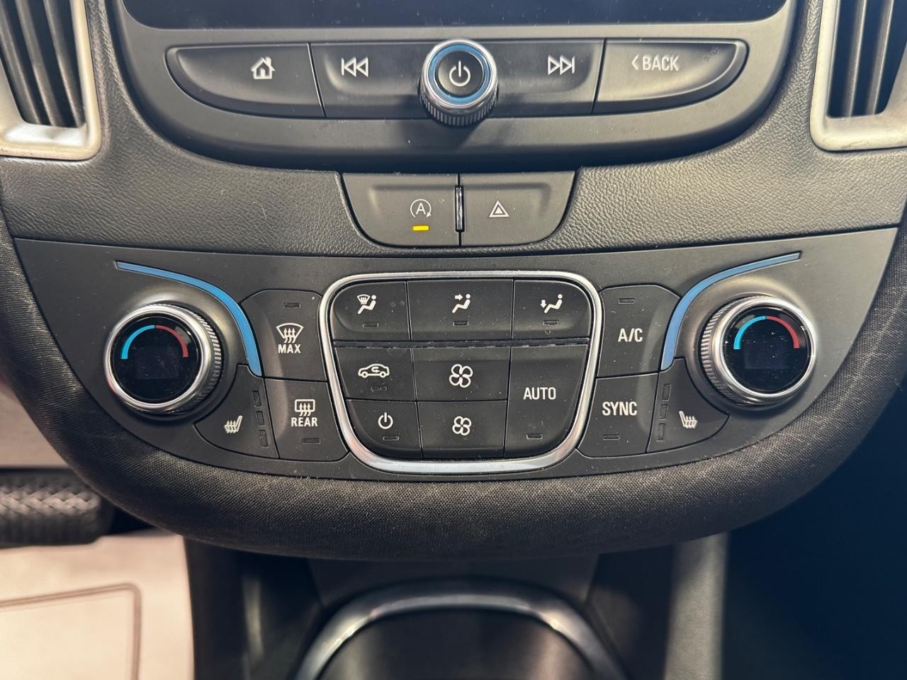 Chevrolet Malibu Vehicle Full-screen Gallery Image 19