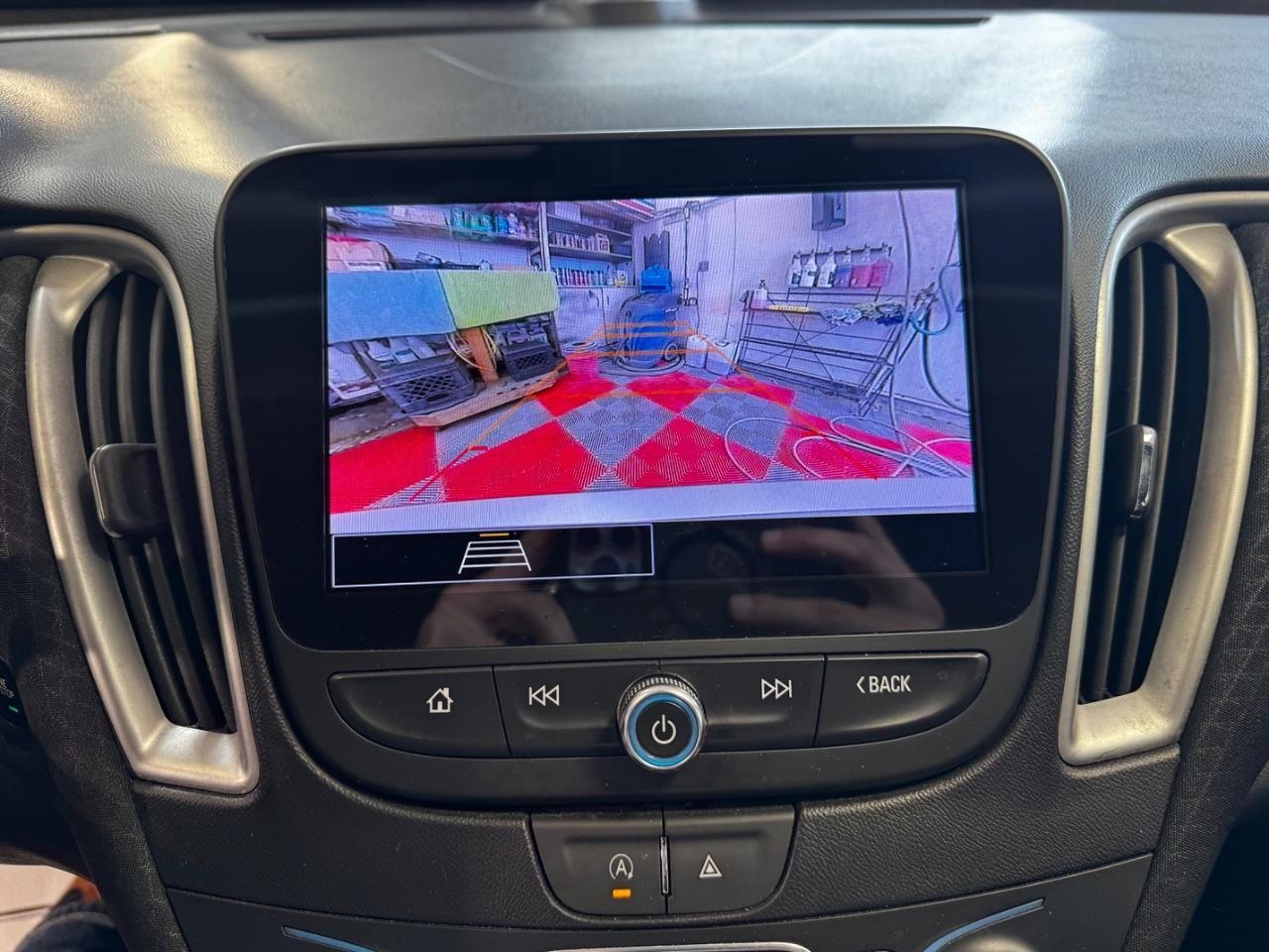 Chevrolet Malibu Vehicle Full-screen Gallery Image 23