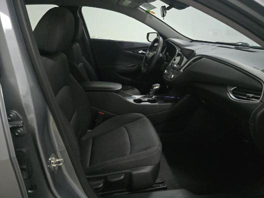 Chevrolet Malibu Vehicle Full-screen Gallery Image 10