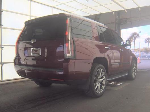 Cadillac Escalade Vehicle Full-screen Gallery Image 04