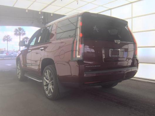 Cadillac Escalade Vehicle Full-screen Gallery Image 06