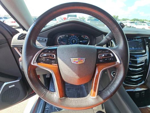 Cadillac Escalade Vehicle Full-screen Gallery Image 08