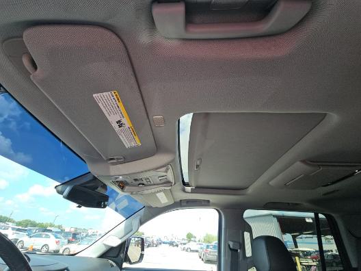 Cadillac Escalade Vehicle Full-screen Gallery Image 10