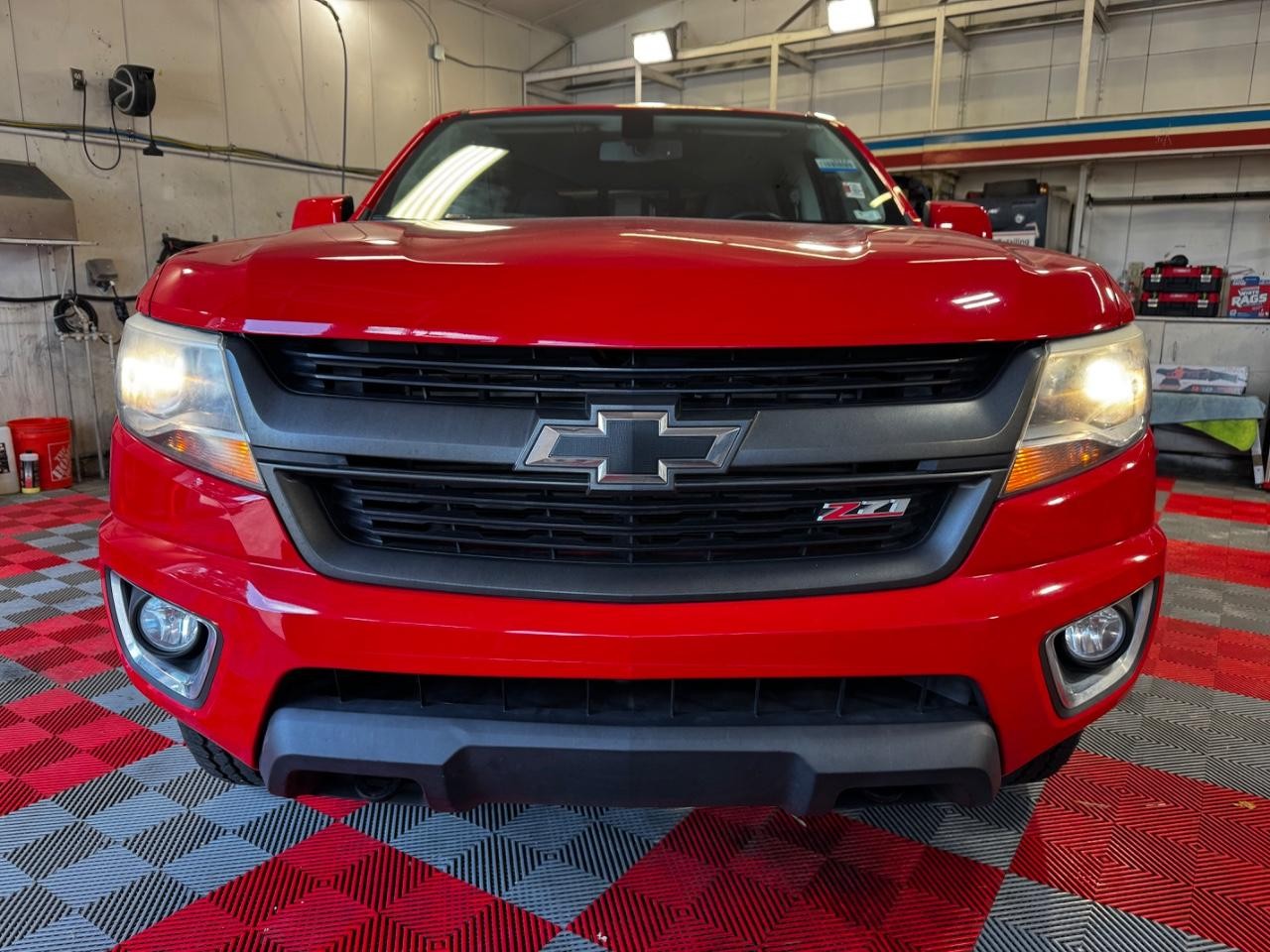 Chevrolet Colorado Vehicle Full-screen Gallery Image 02