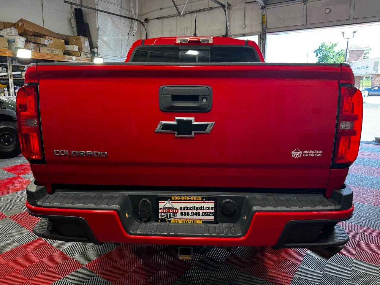 Chevrolet Colorado Vehicle Full-screen Gallery Image 07