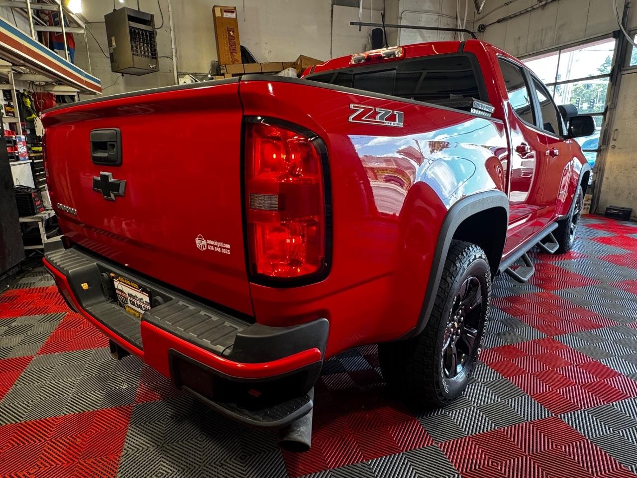 Chevrolet Colorado Vehicle Full-screen Gallery Image 08