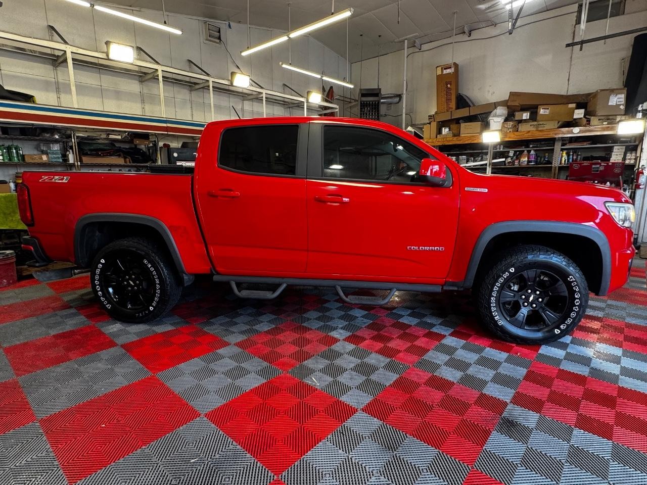 Chevrolet Colorado Vehicle Full-screen Gallery Image 09