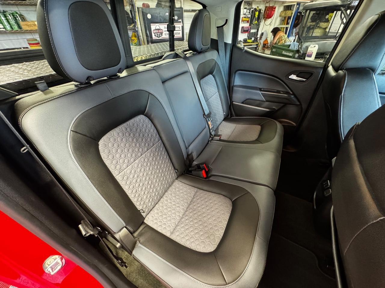 Chevrolet Colorado Vehicle Full-screen Gallery Image 11