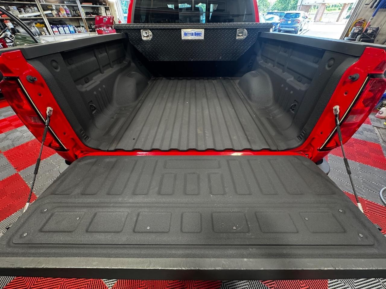 Chevrolet Colorado Vehicle Full-screen Gallery Image 13