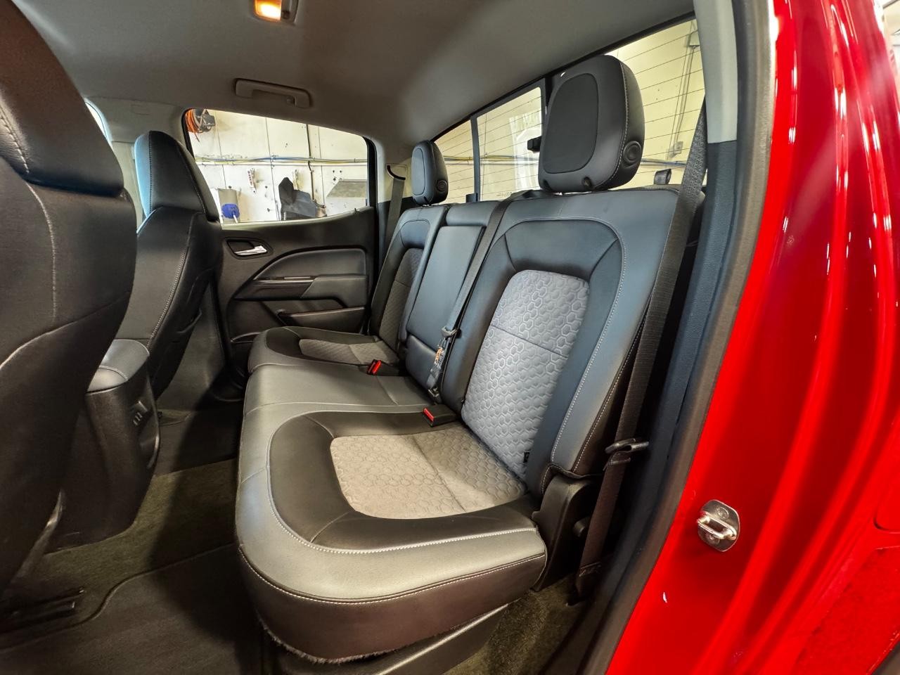Chevrolet Colorado Vehicle Full-screen Gallery Image 15