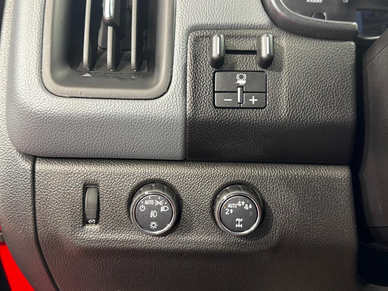 Chevrolet Colorado Vehicle Full-screen Gallery Image 18