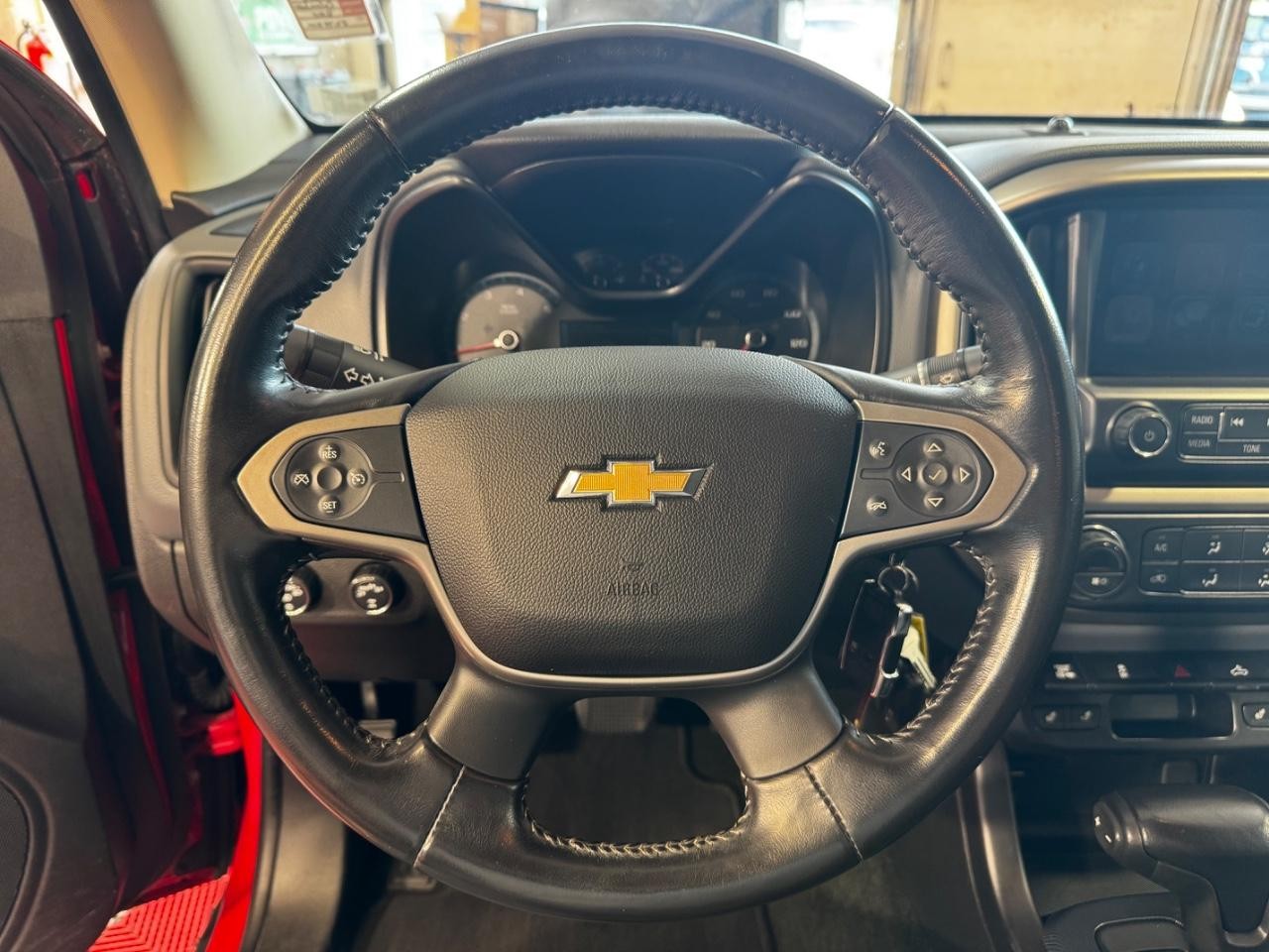 Chevrolet Colorado Vehicle Full-screen Gallery Image 19