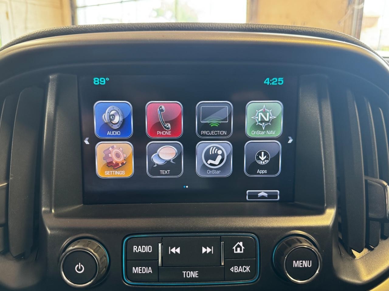 Chevrolet Colorado Vehicle Full-screen Gallery Image 21