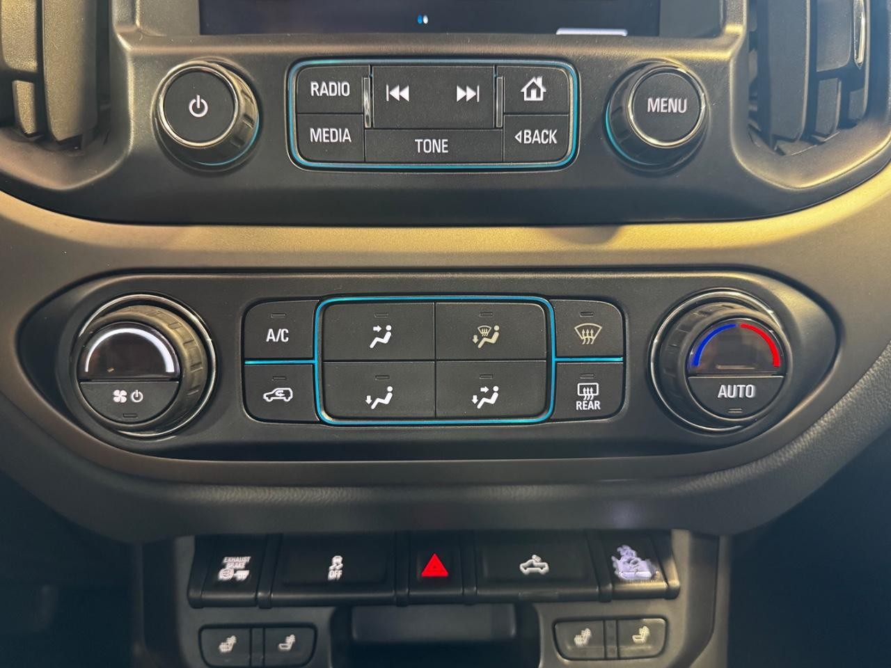 Chevrolet Colorado Vehicle Full-screen Gallery Image 22