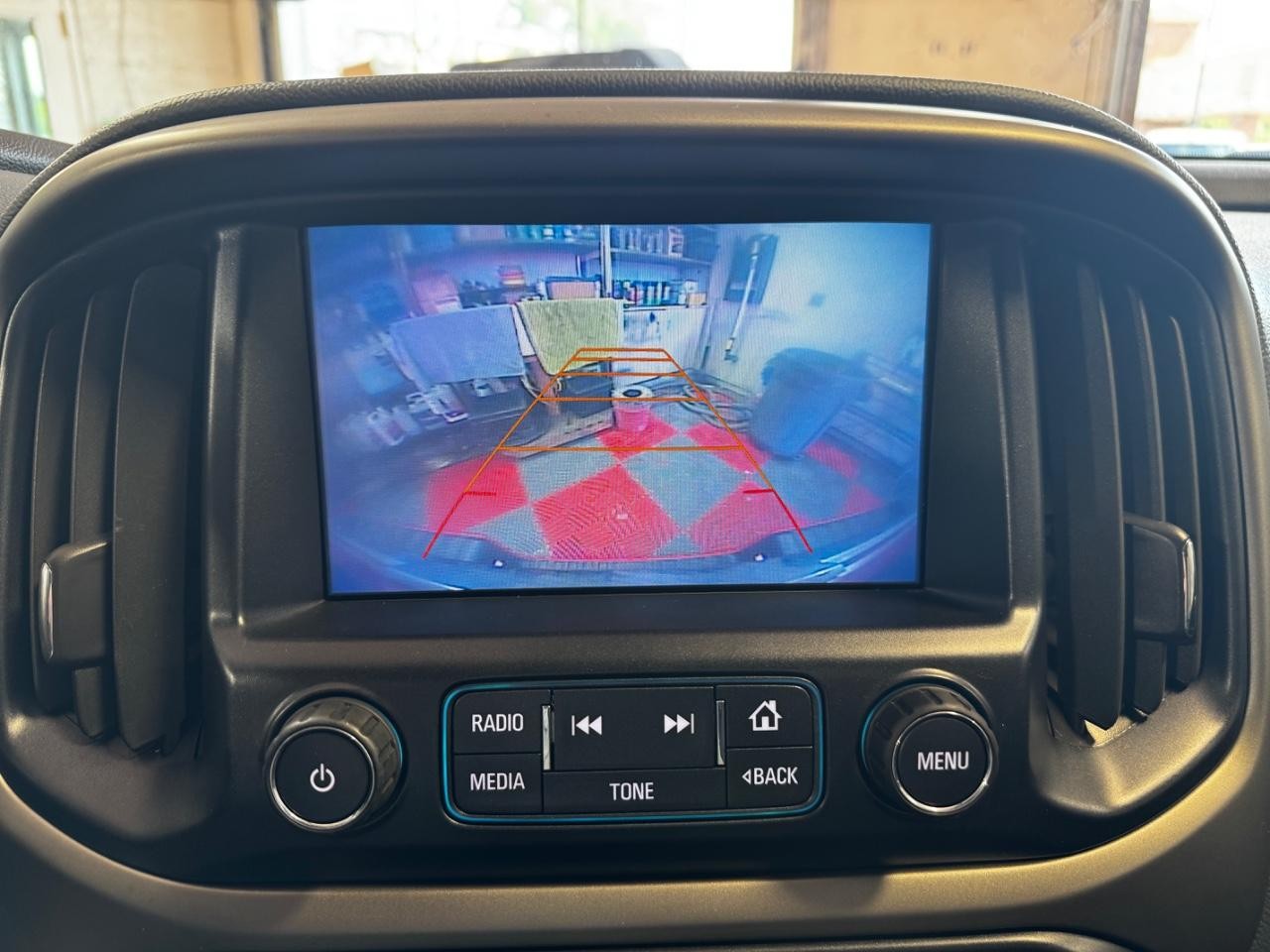 Chevrolet Colorado Vehicle Full-screen Gallery Image 27