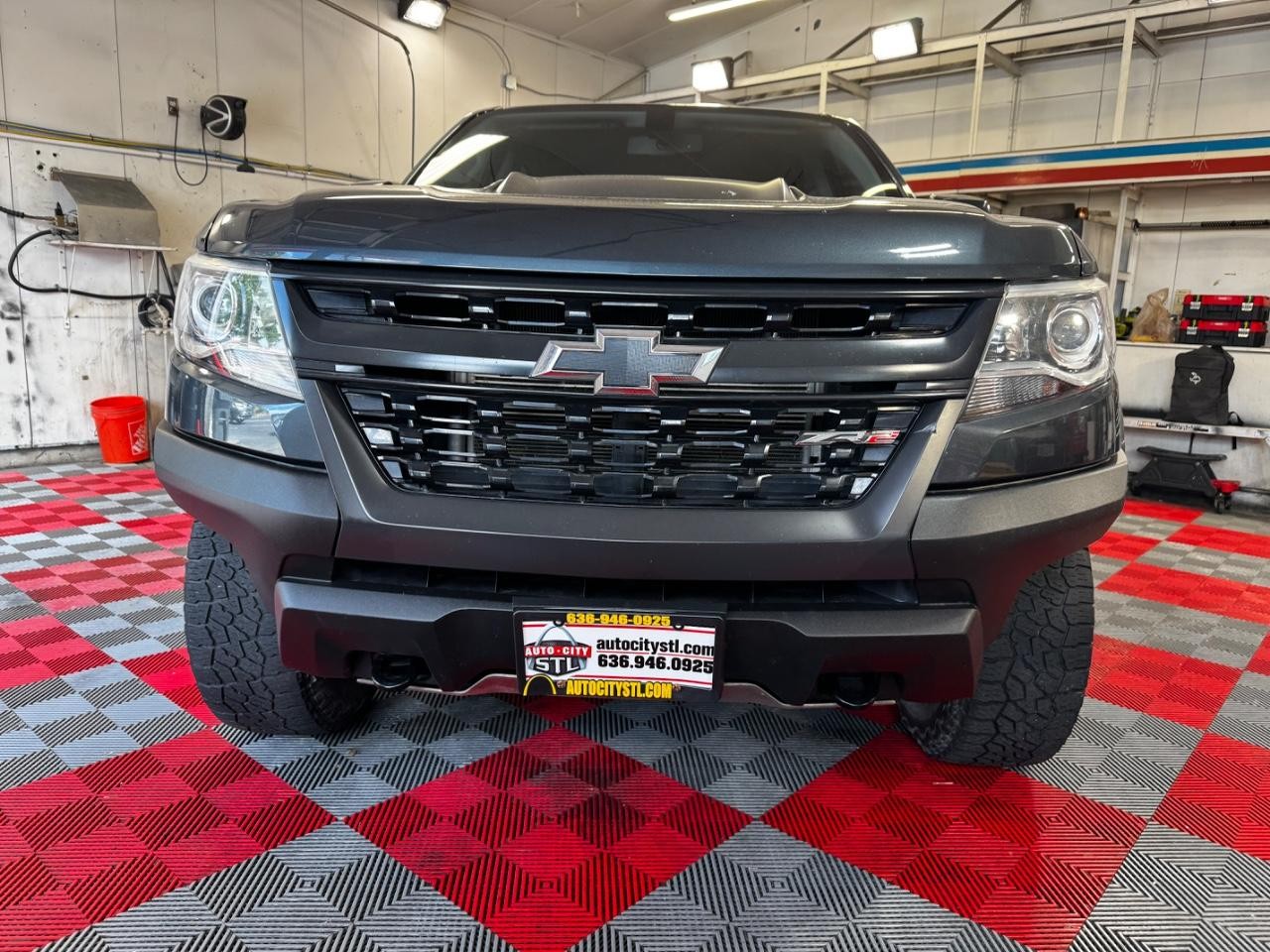 Chevrolet Colorado Vehicle Full-screen Gallery Image 02
