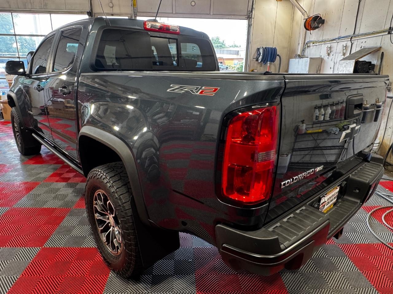 Chevrolet Colorado Vehicle Full-screen Gallery Image 05