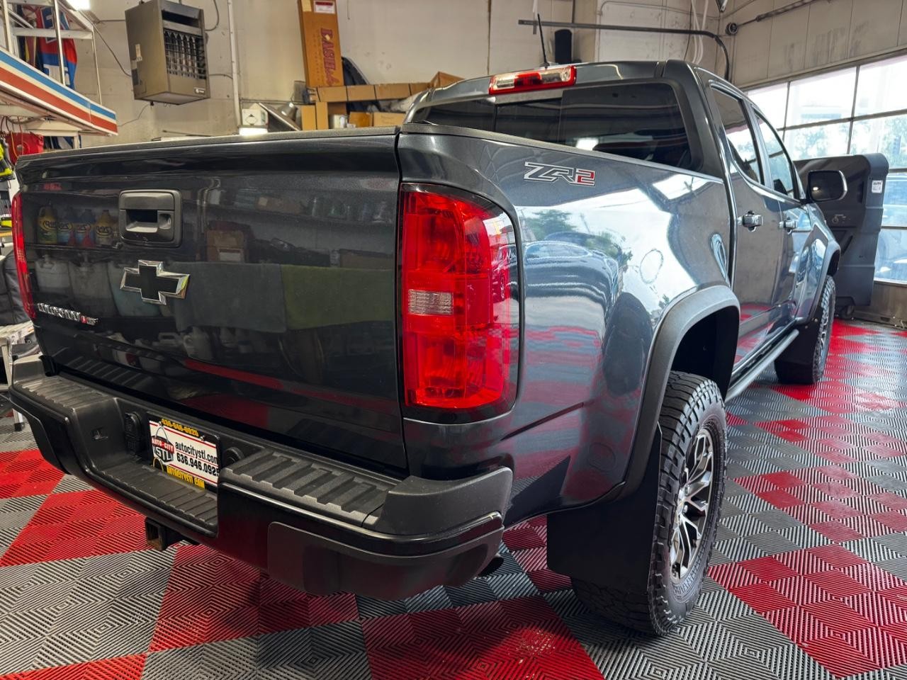 Chevrolet Colorado Vehicle Full-screen Gallery Image 07