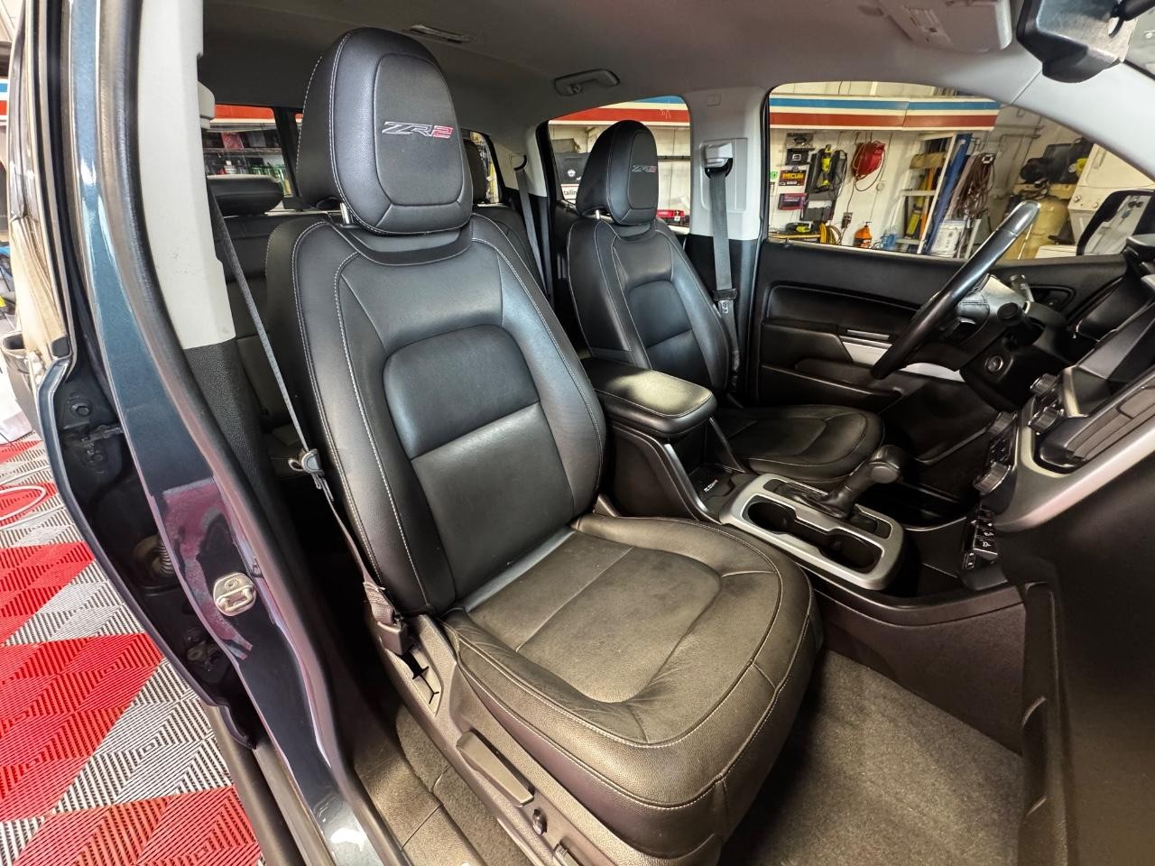 Chevrolet Colorado Vehicle Full-screen Gallery Image 09