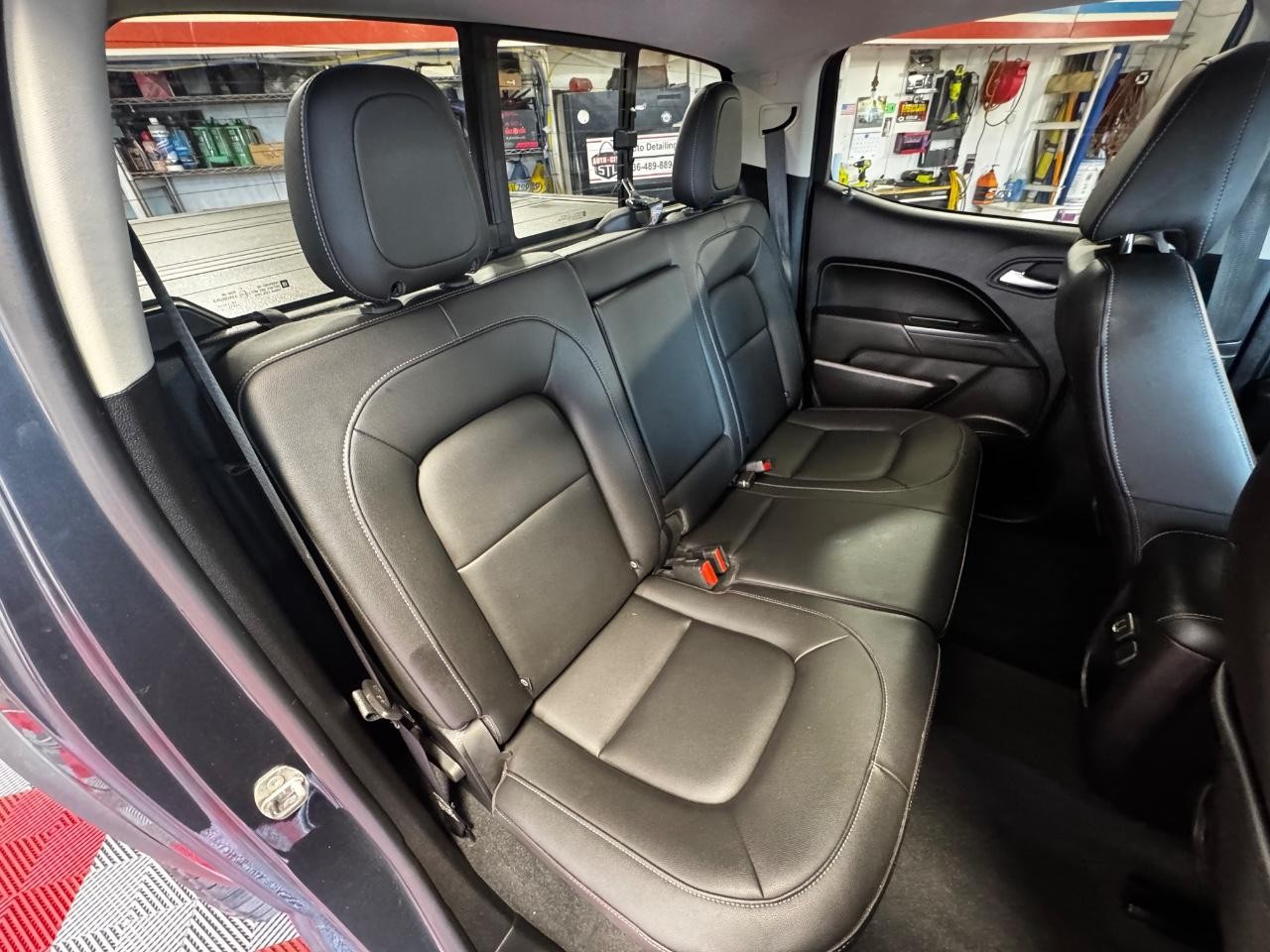 Chevrolet Colorado Vehicle Full-screen Gallery Image 10
