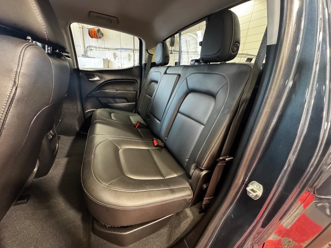 Chevrolet Colorado Vehicle Full-screen Gallery Image 13