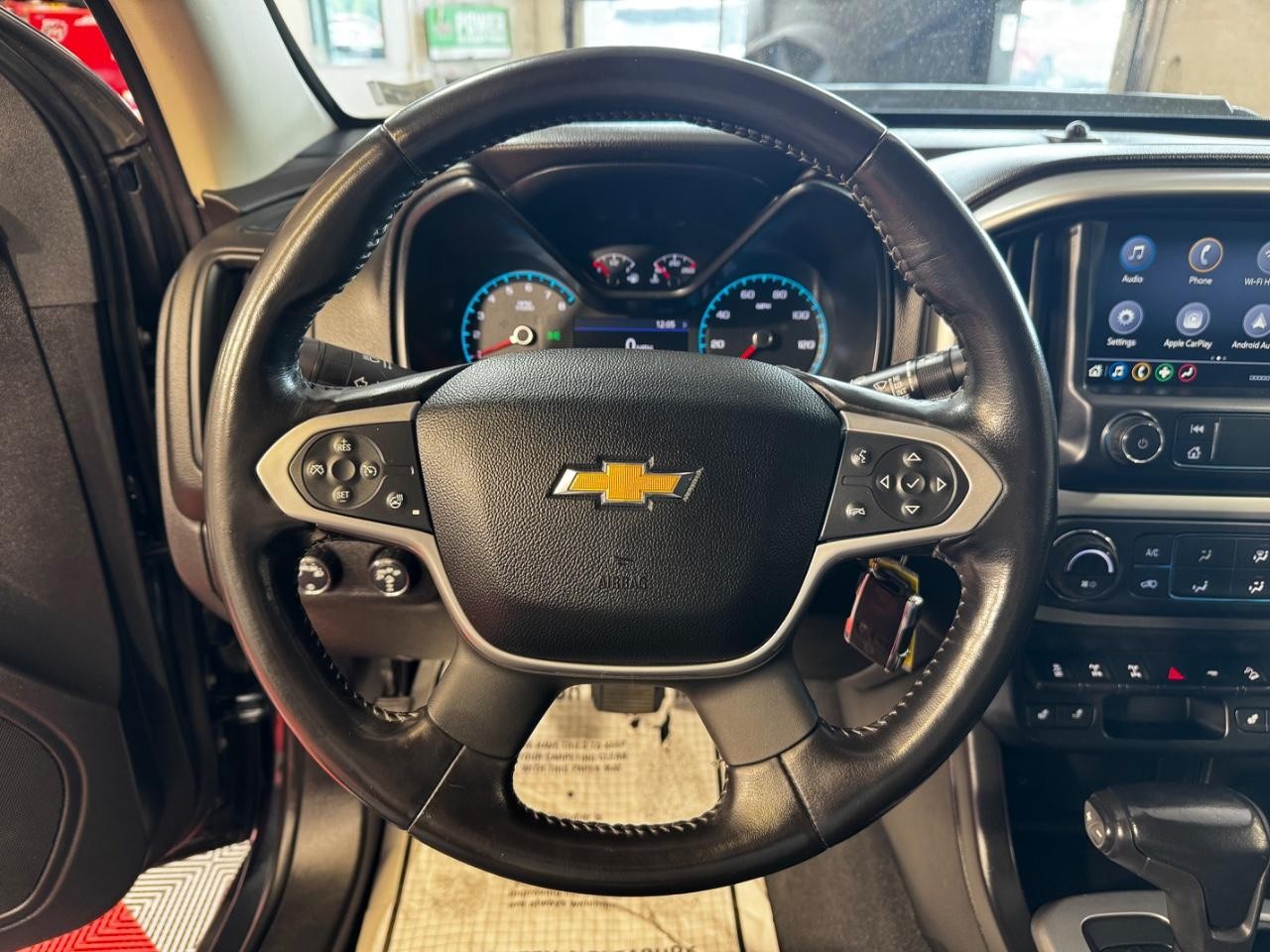 Chevrolet Colorado Vehicle Full-screen Gallery Image 18