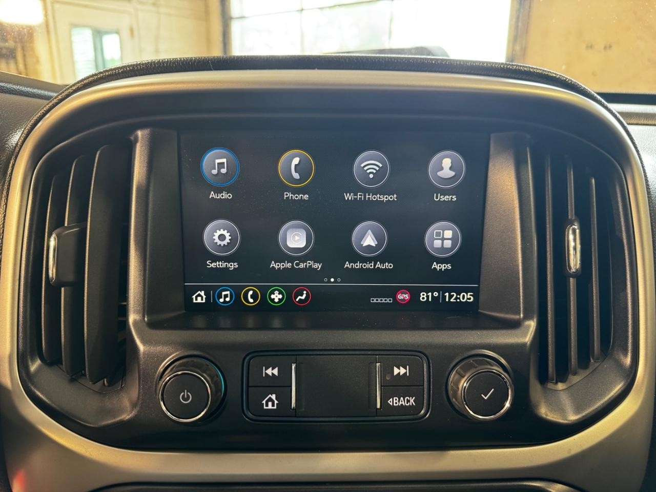 Chevrolet Colorado Vehicle Full-screen Gallery Image 20