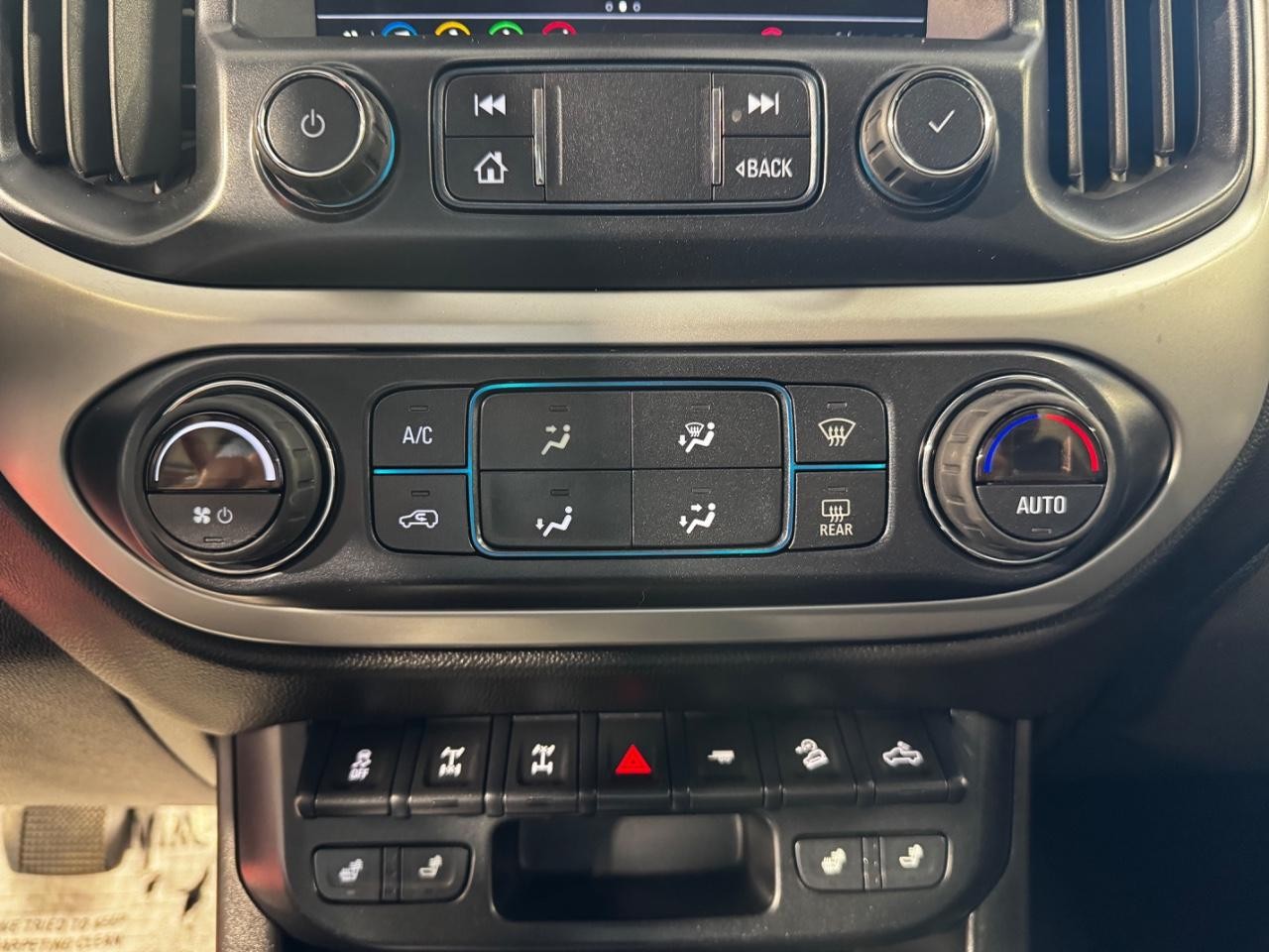 Chevrolet Colorado Vehicle Full-screen Gallery Image 21