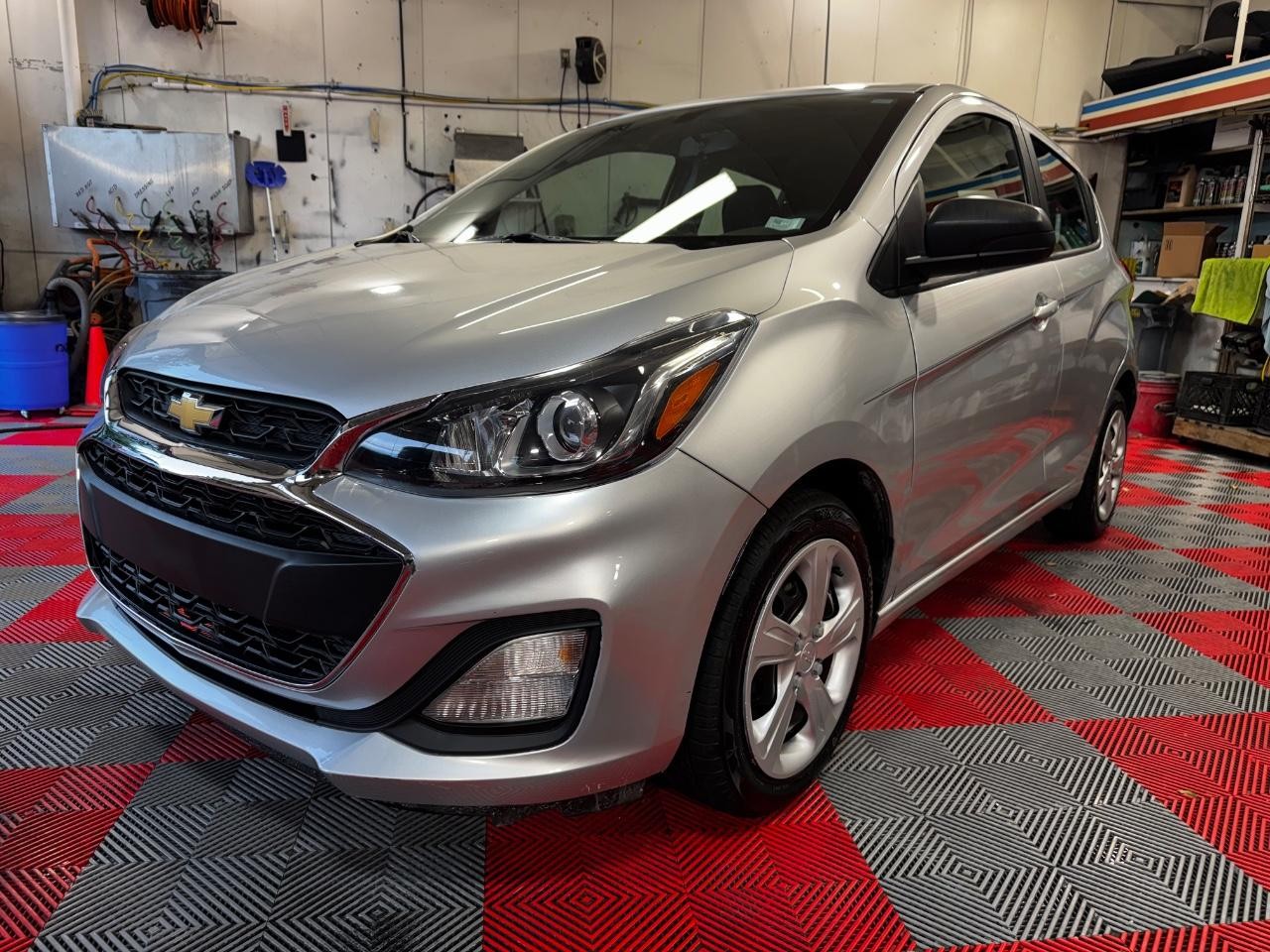 Chevrolet Spark Vehicle Full-screen Gallery Image 03