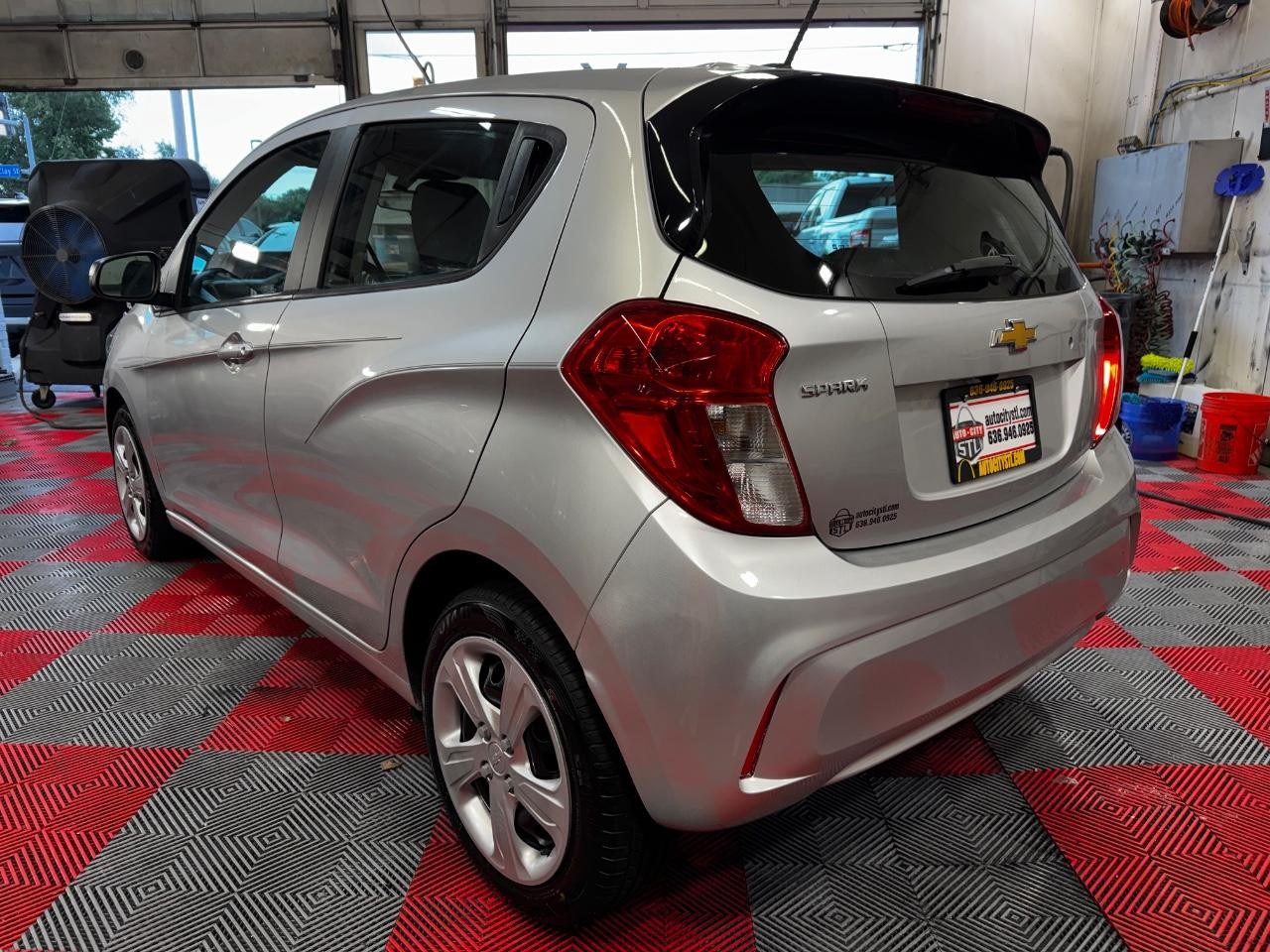 Chevrolet Spark Vehicle Full-screen Gallery Image 05