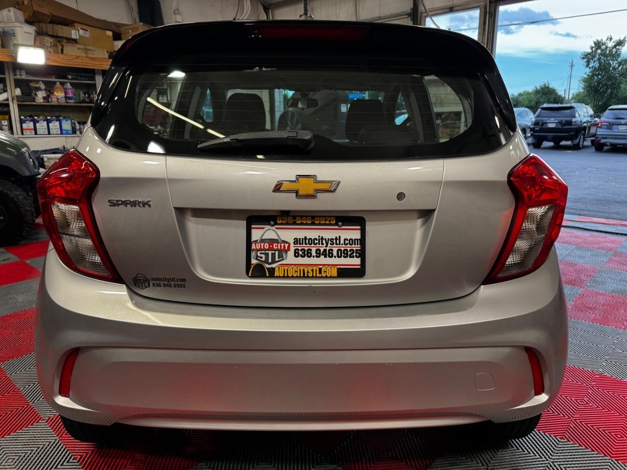Chevrolet Spark Vehicle Full-screen Gallery Image 06