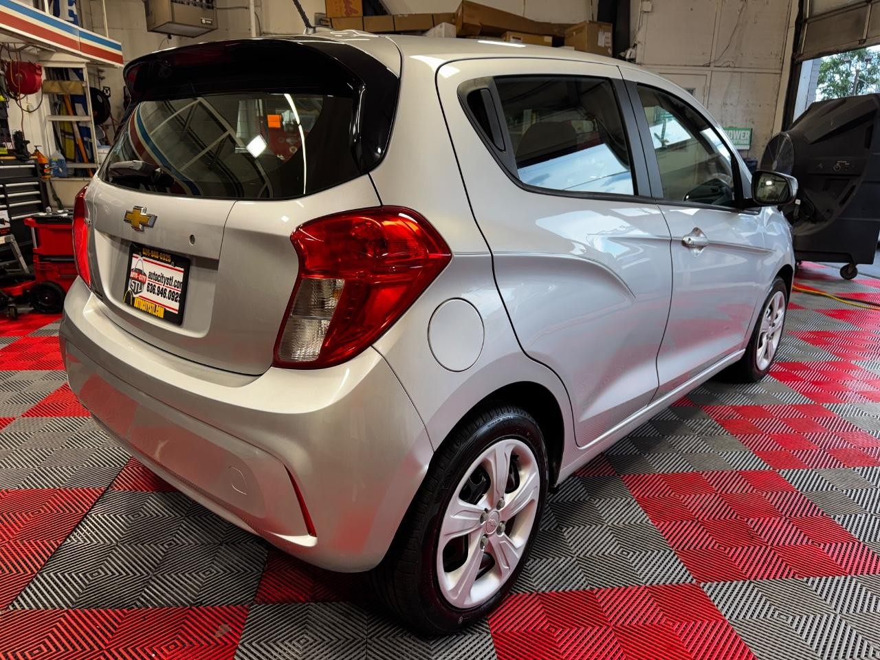 Chevrolet Spark Vehicle Full-screen Gallery Image 07