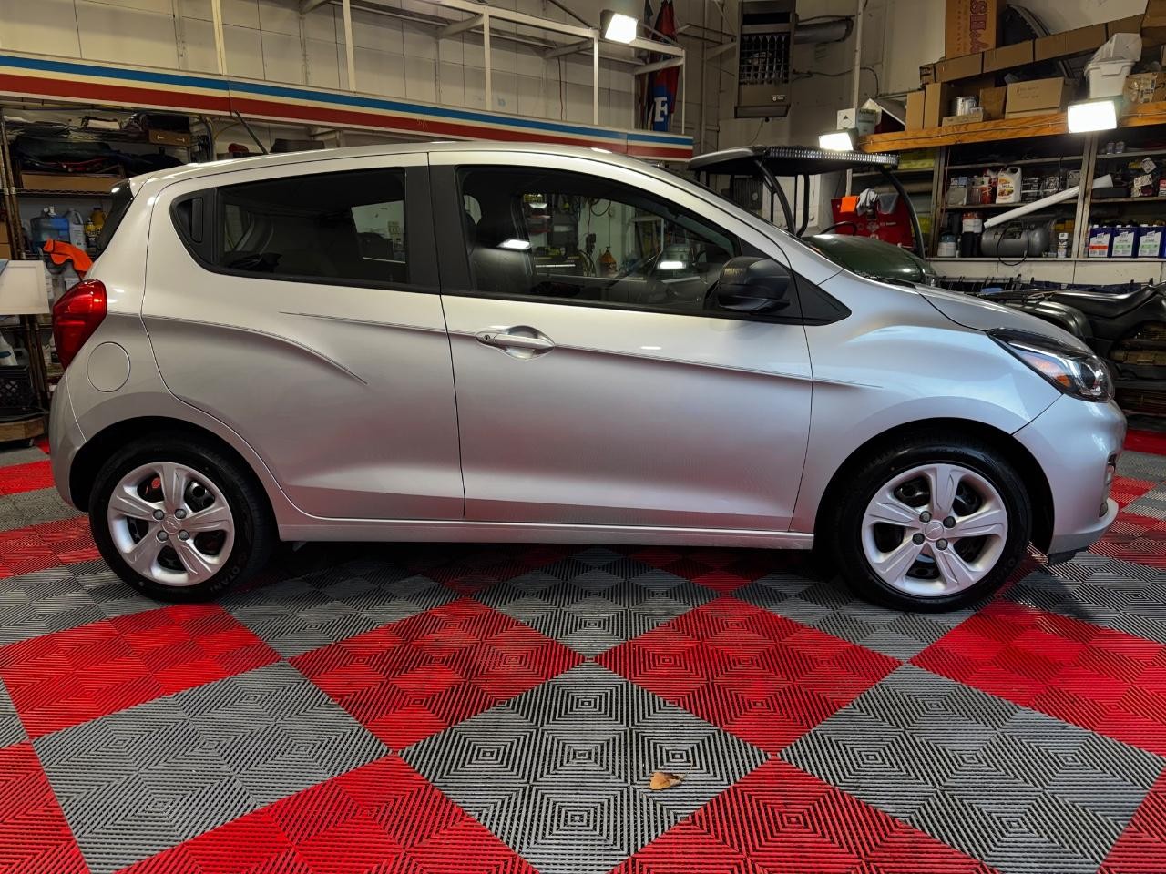 Chevrolet Spark Vehicle Full-screen Gallery Image 08