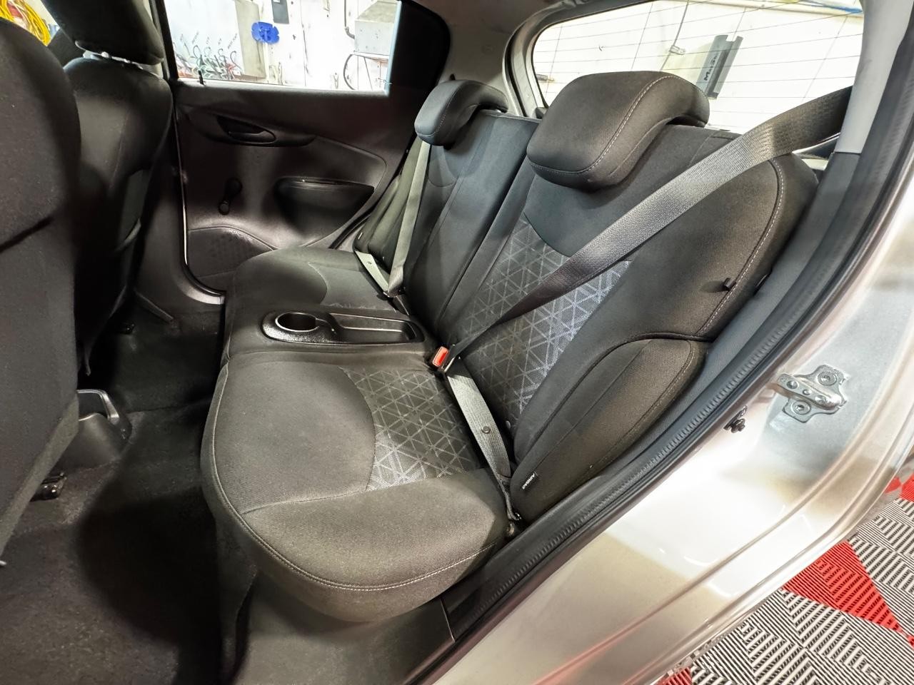 Chevrolet Spark Vehicle Full-screen Gallery Image 12