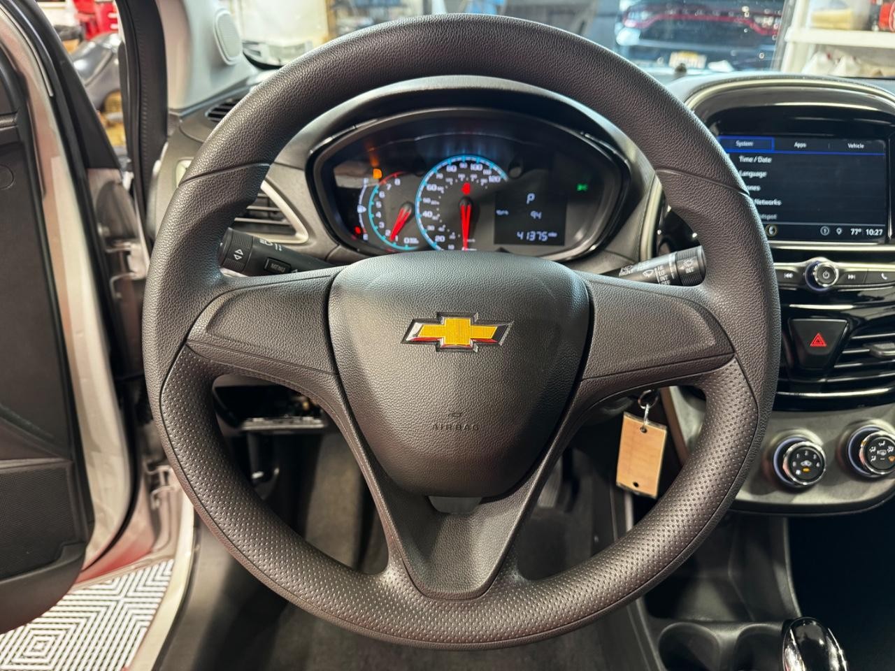 Chevrolet Spark Vehicle Full-screen Gallery Image 16