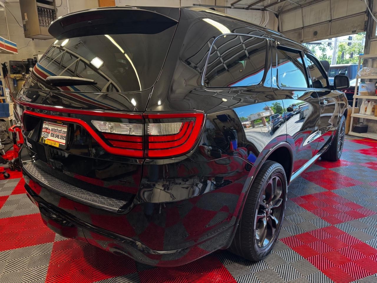 Dodge Durango Vehicle Full-screen Gallery Image 07