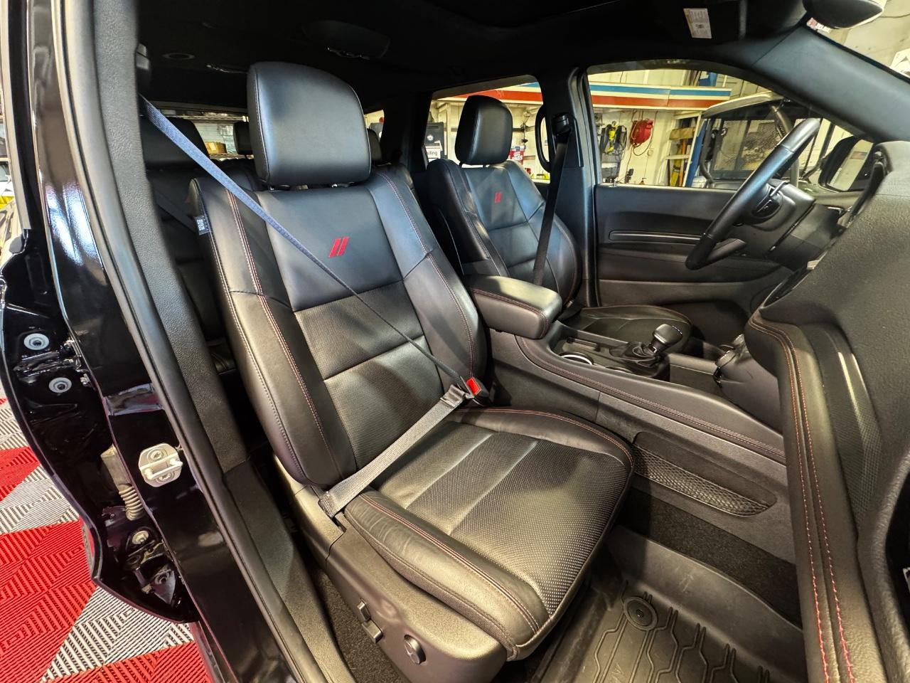 Dodge Durango Vehicle Full-screen Gallery Image 09