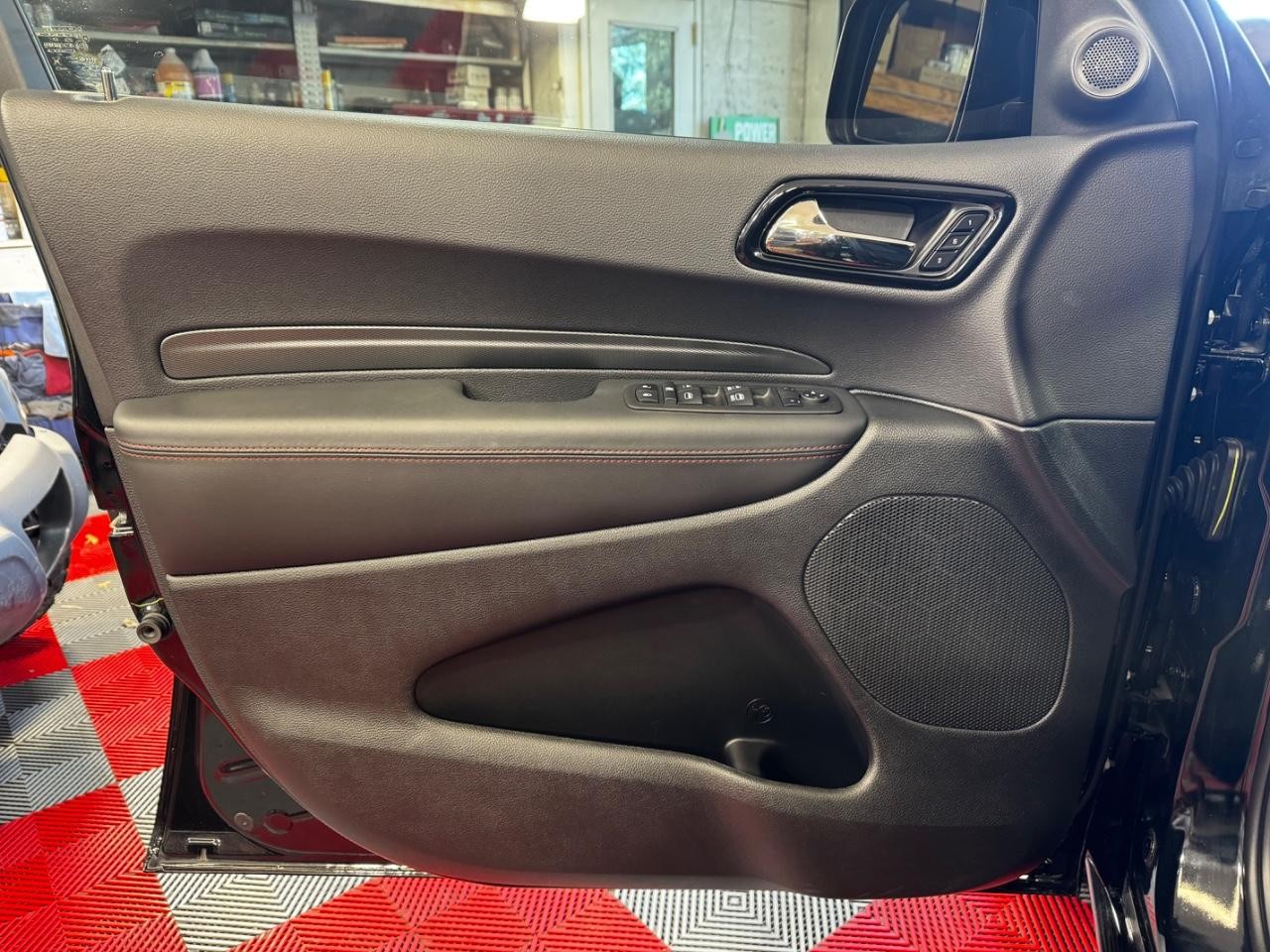 Dodge Durango Vehicle Full-screen Gallery Image 19