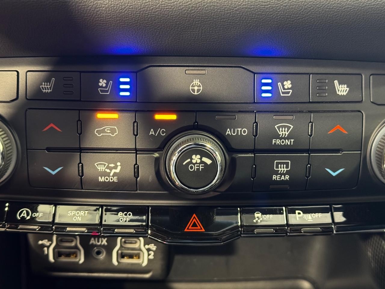 Dodge Durango Vehicle Full-screen Gallery Image 25
