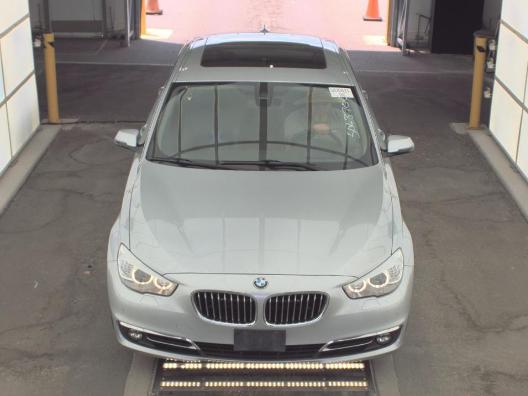 BMW 5 Series Gran Turismo Vehicle Full-screen Gallery Image 03