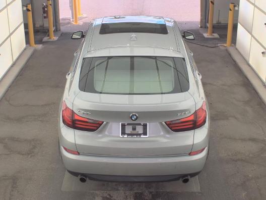 BMW 5 Series Gran Turismo Vehicle Full-screen Gallery Image 05