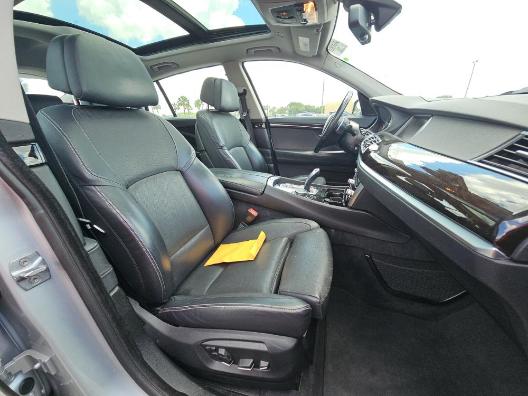 BMW 5 Series Gran Turismo Vehicle Full-screen Gallery Image 08