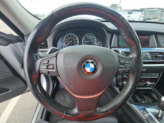 BMW 5 Series Gran Turismo Vehicle Full-screen Gallery Image 09
