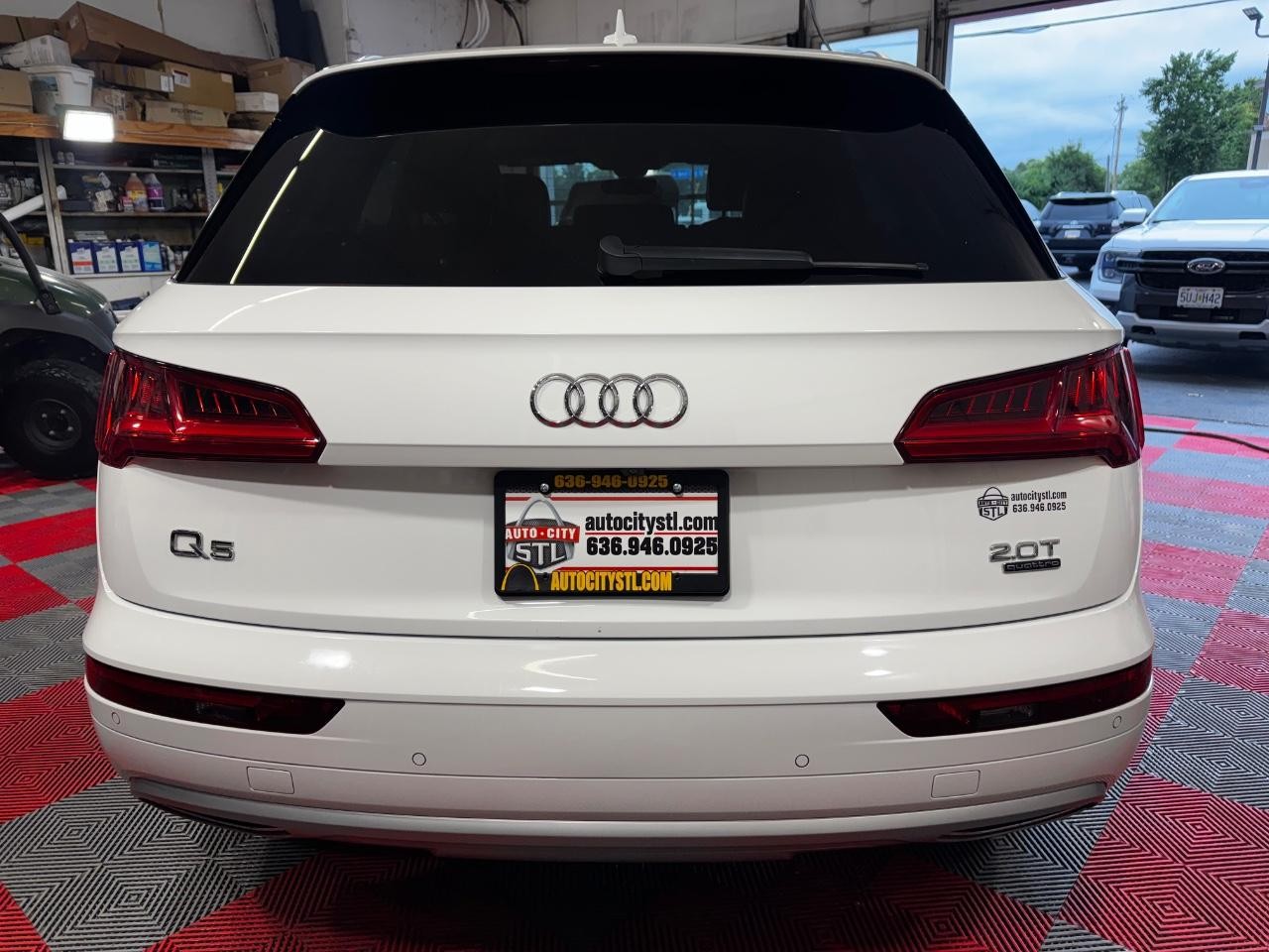 Audi Q5 Vehicle Full-screen Gallery Image 06