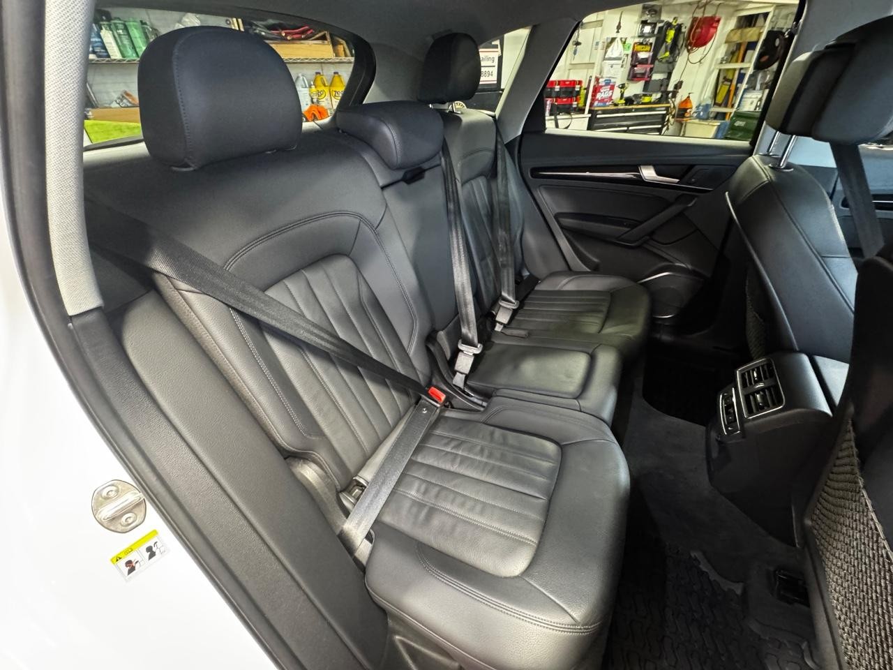 Audi Q5 Vehicle Full-screen Gallery Image 10